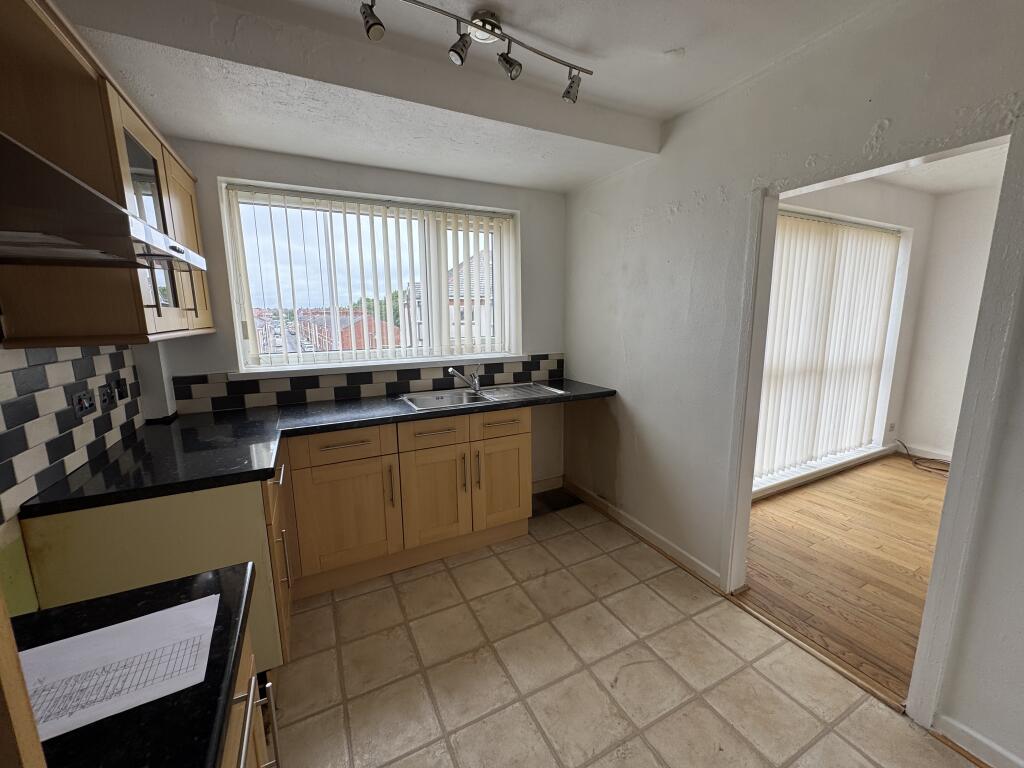Flat 6, Manor Court, 76-78 Hawes Side Lane, Blackpool, Lancashire FY4 4BG photo 4