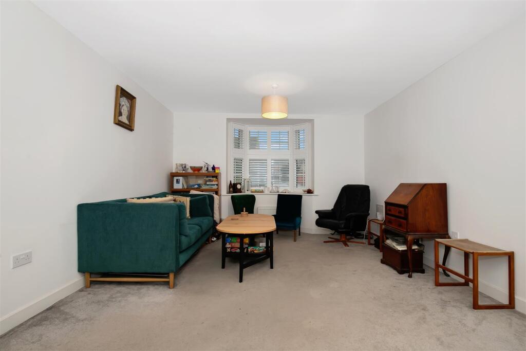 Fieldfare Close, Keynsham photo 4