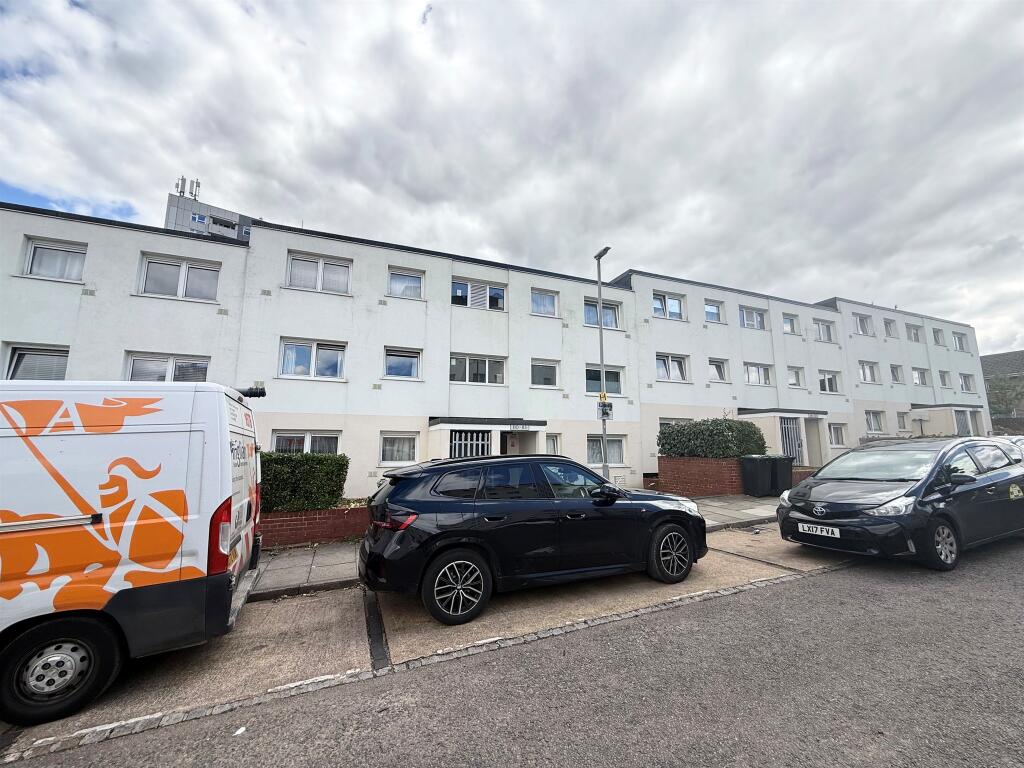 Main image of property: Essex Close, Luton