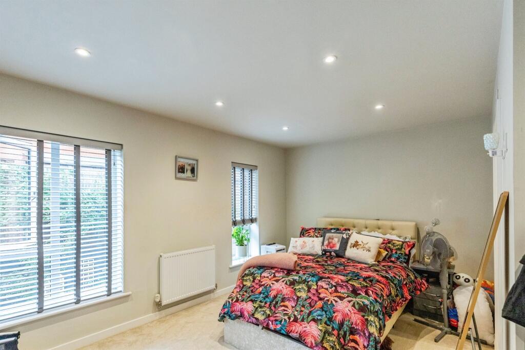 House in Kettering, Leisure Village - More