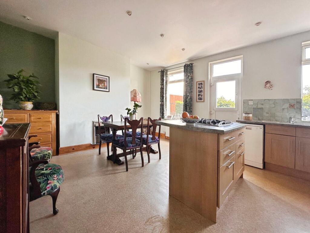 Oaklands Avenue, Leeds, LS13 photo 3