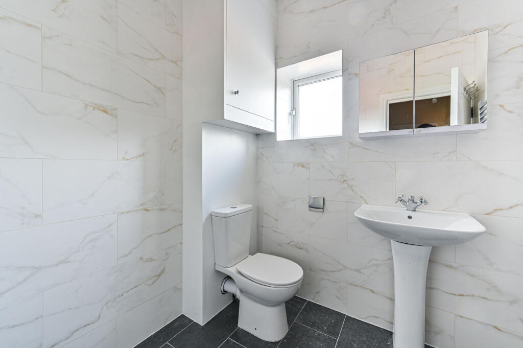 Apartment in London - View 5