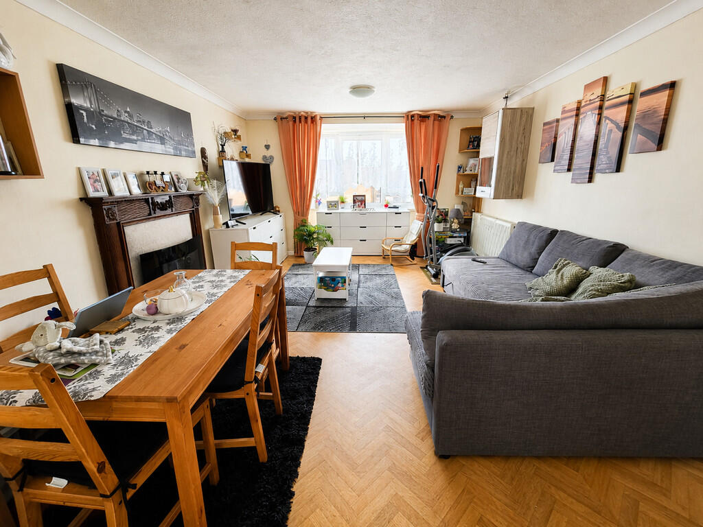 Apartment in Adur, West Sussex - View 3