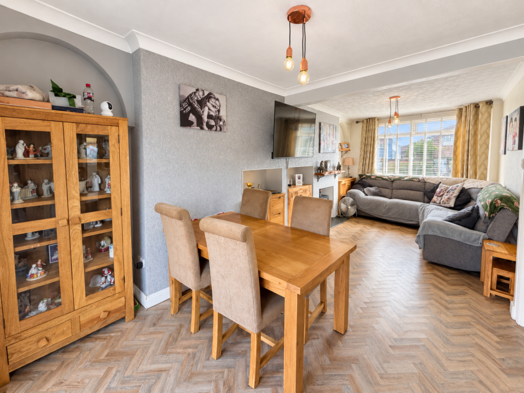 Eliotts Drive, Yeovil, BA21 photo 3