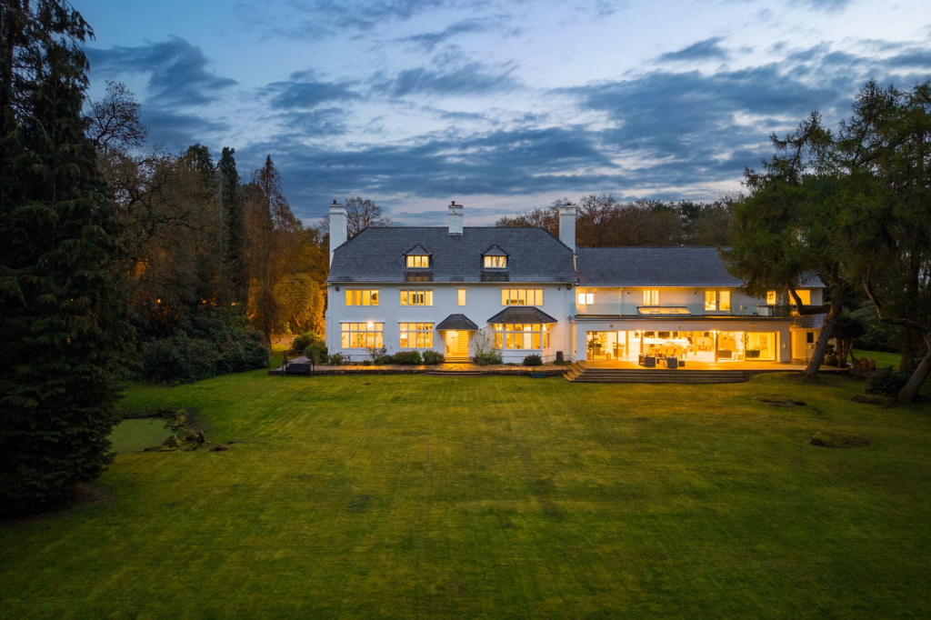 Main image of property: Dunstan Wood, Dunstan Lane, Neston, CH64 8TG