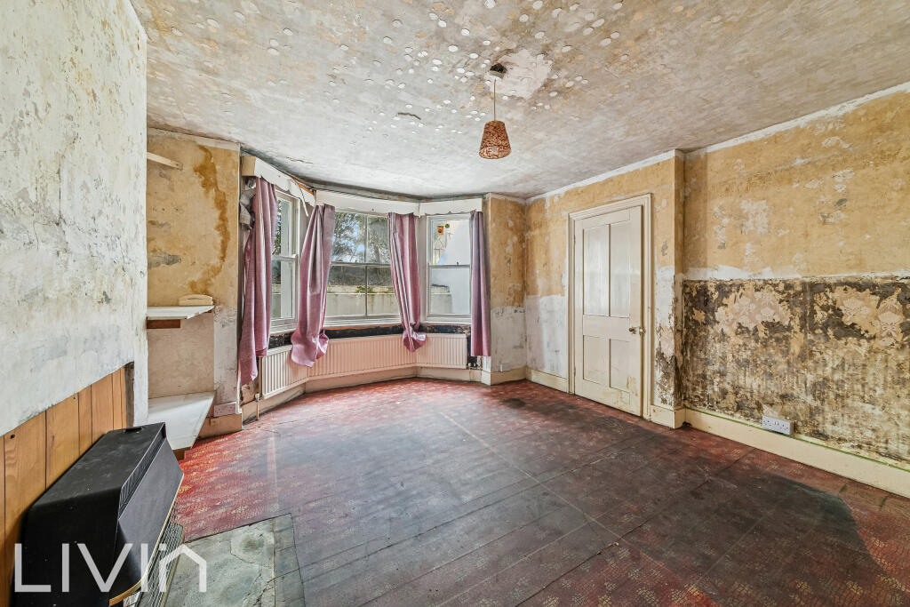 House in Croydon - More