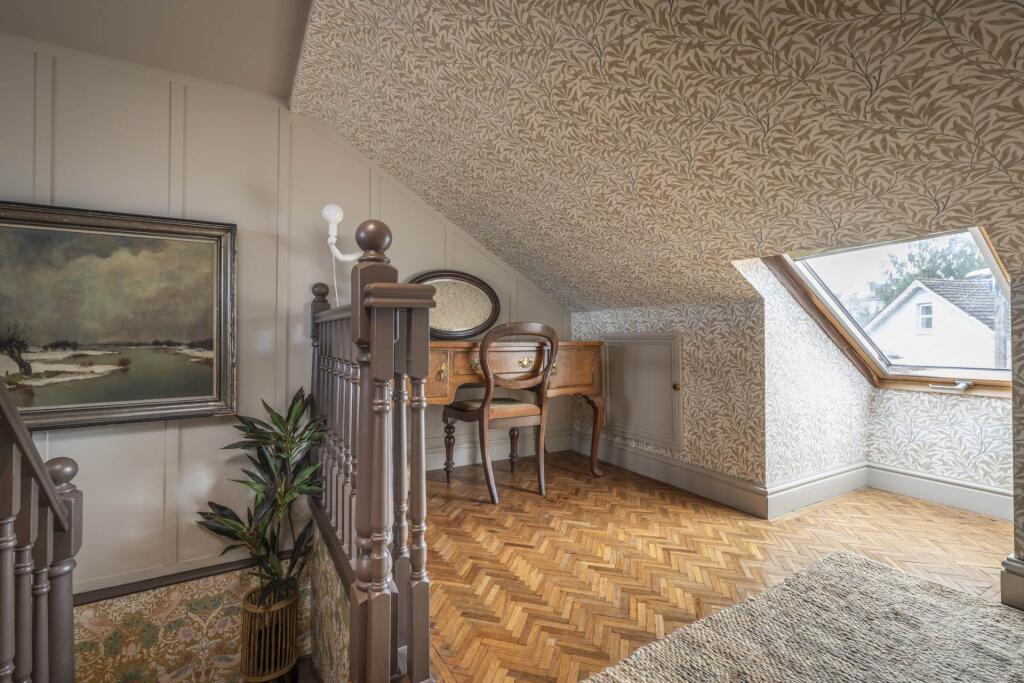 House in Tunbridge Wells, Kent - More