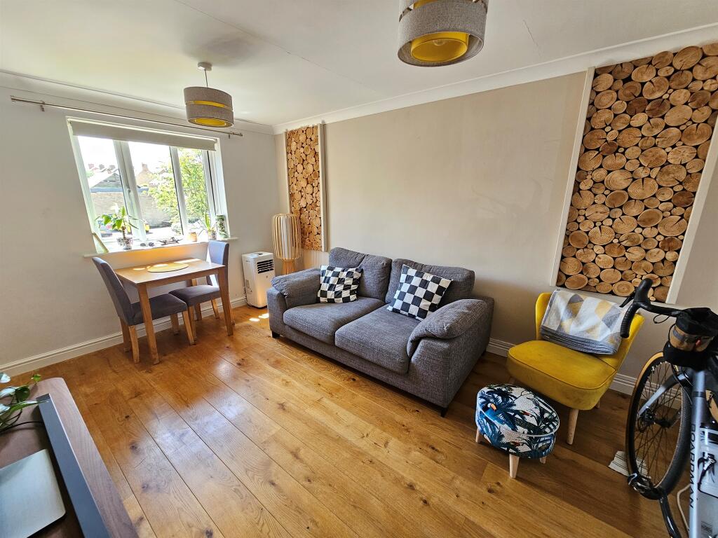 Apartment in Hemel Hempstead - View 2