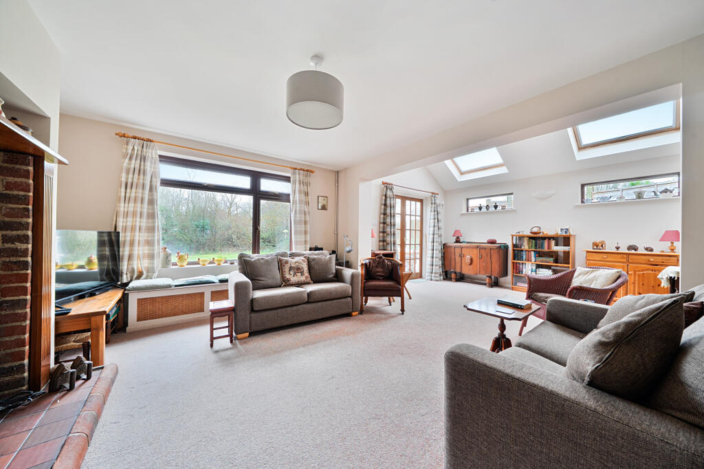 Abbotsleigh, Southwater, RH13 photo 3