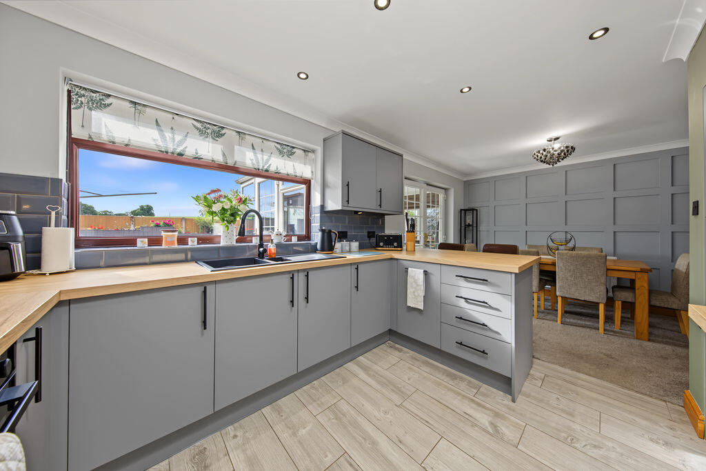House in Chesterfield, Derbyshire - View 4