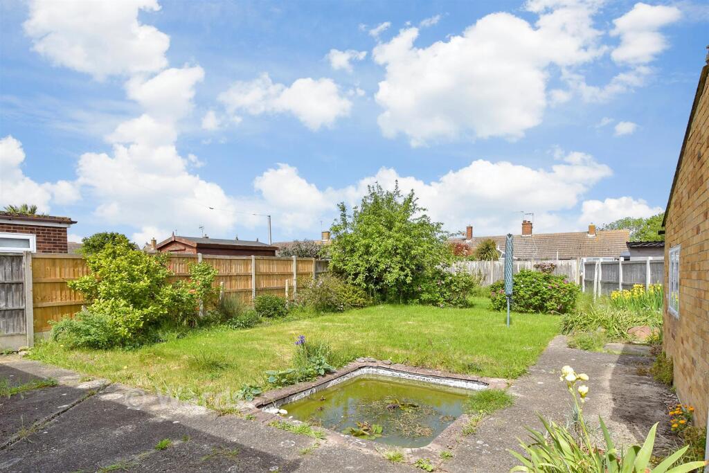 Sunnyfields Drive, Minster-On-Sea, Sheerness, Kent photo 2