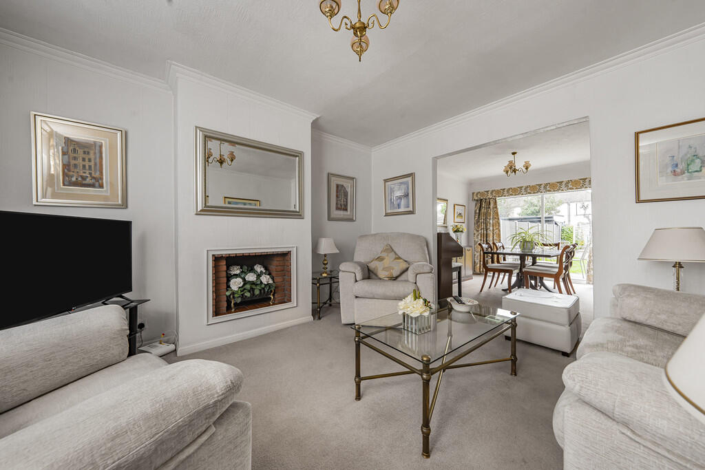 Manor Gardens, Ruislip photo 2