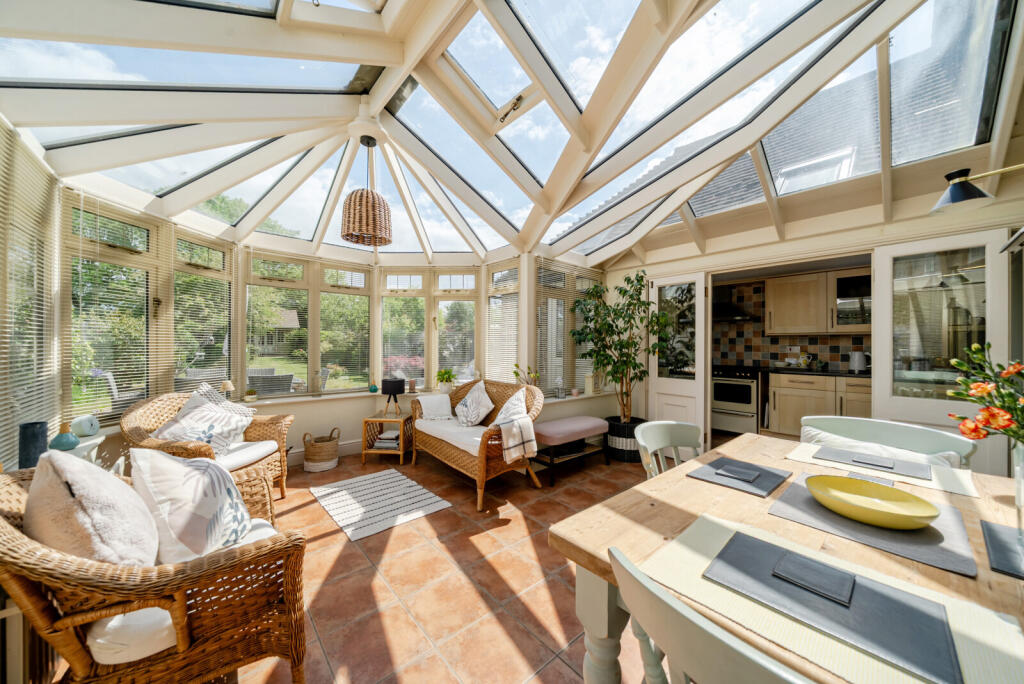 Parsonage Road, Cranleigh, GU6 photo 4