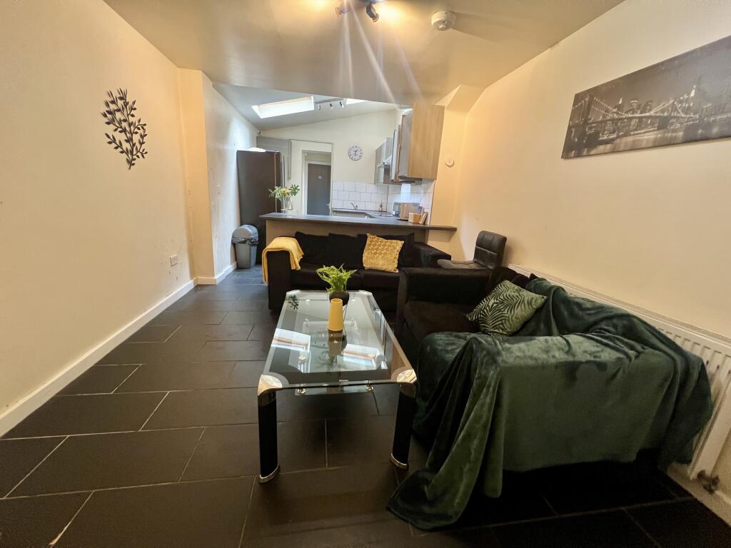 6 bedroom house for rent