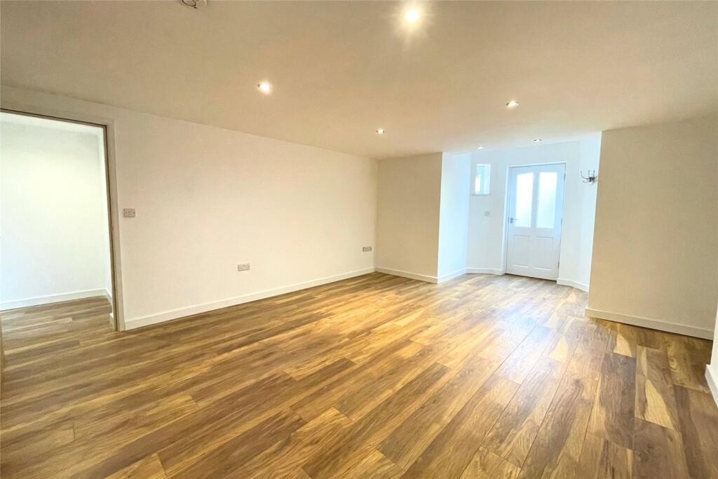 Apartment in Whitby, North Yorkshire - View 2