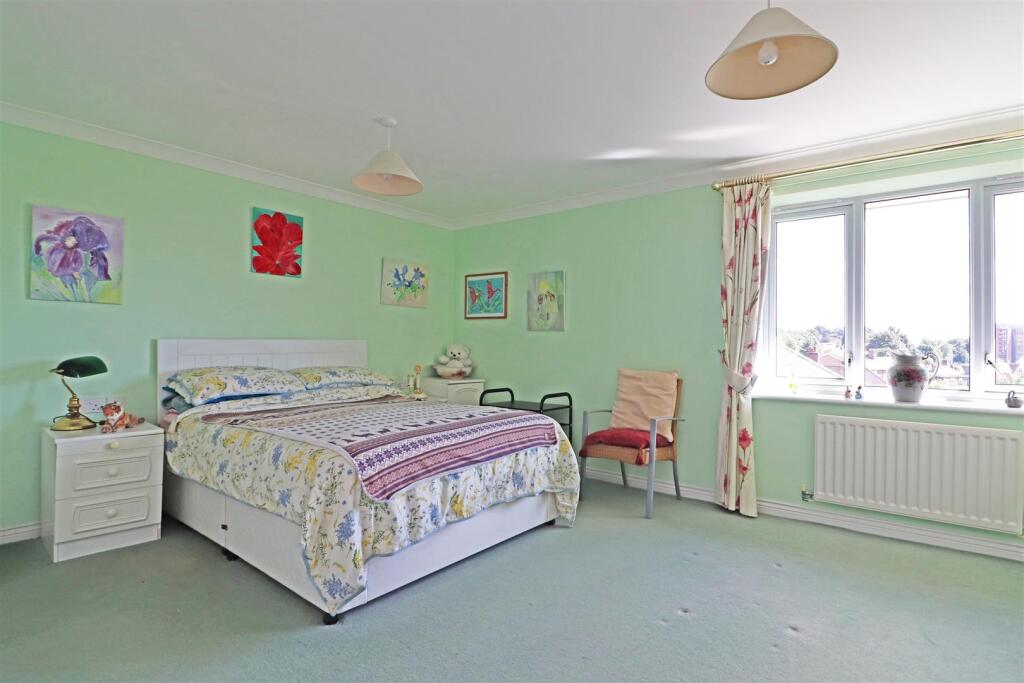 Ladbroke Road, Redhill - View 4