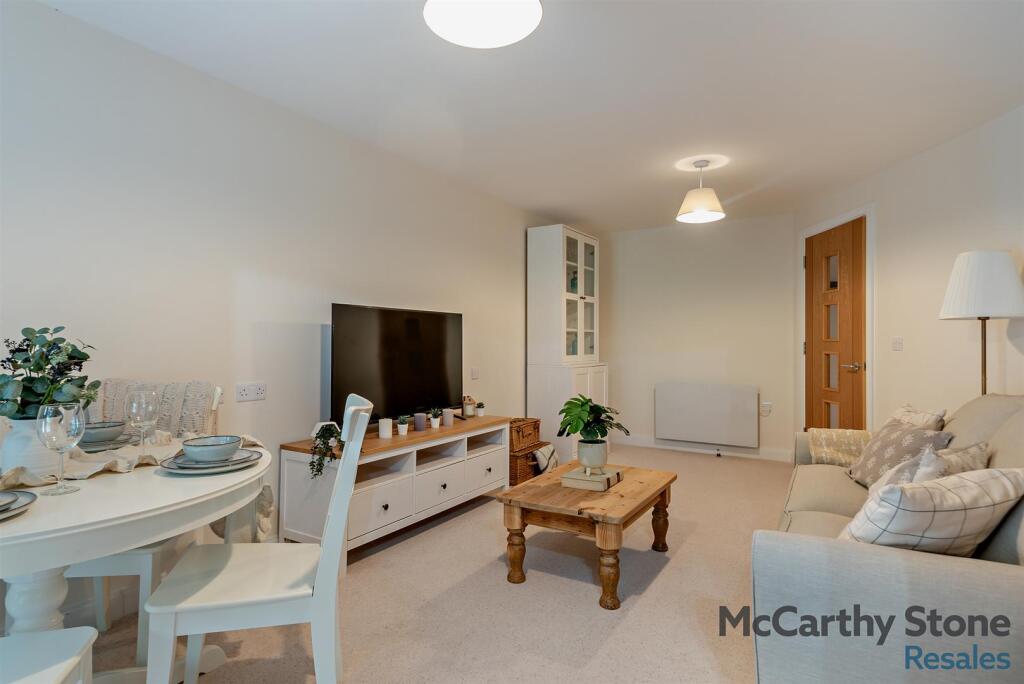 Apartment in Southampton - More