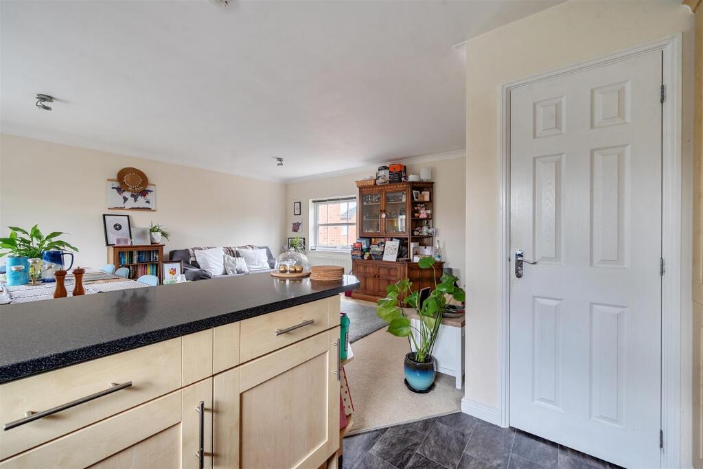 Apartment in Wokingham - View 4
