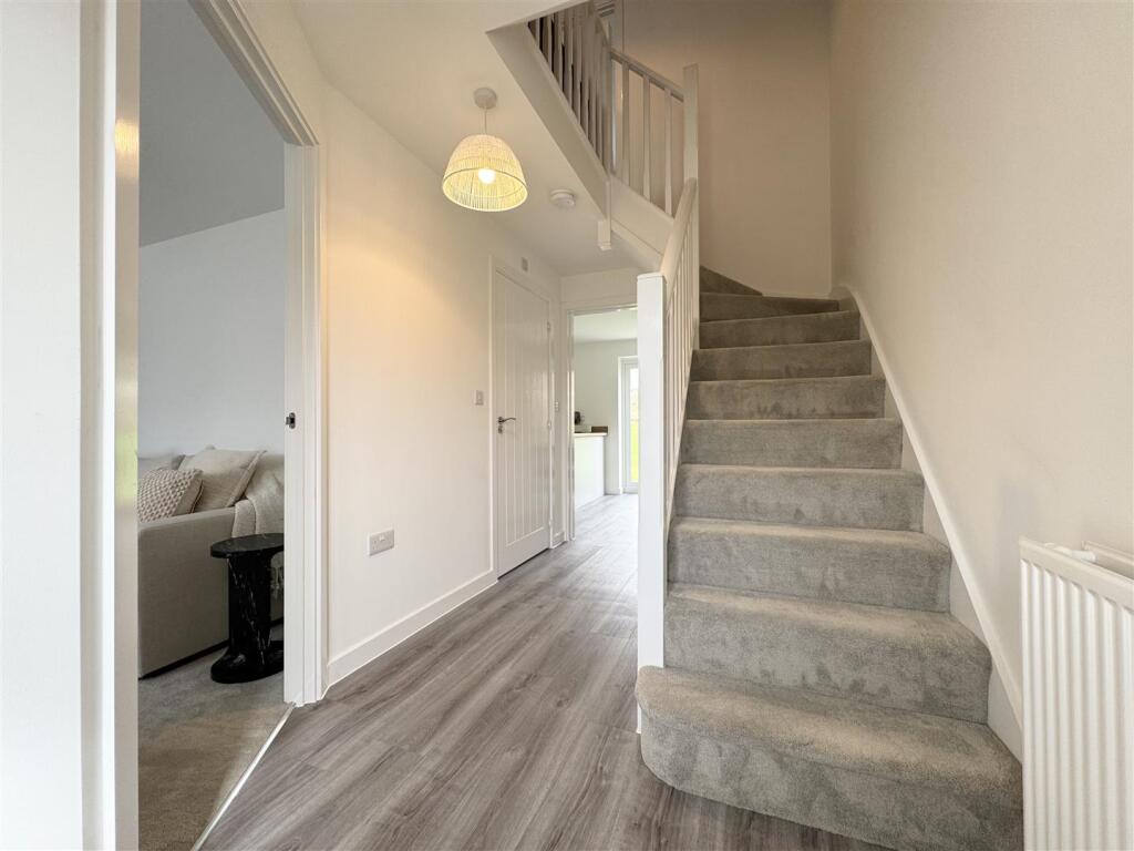 House in Huddersfield - View 3