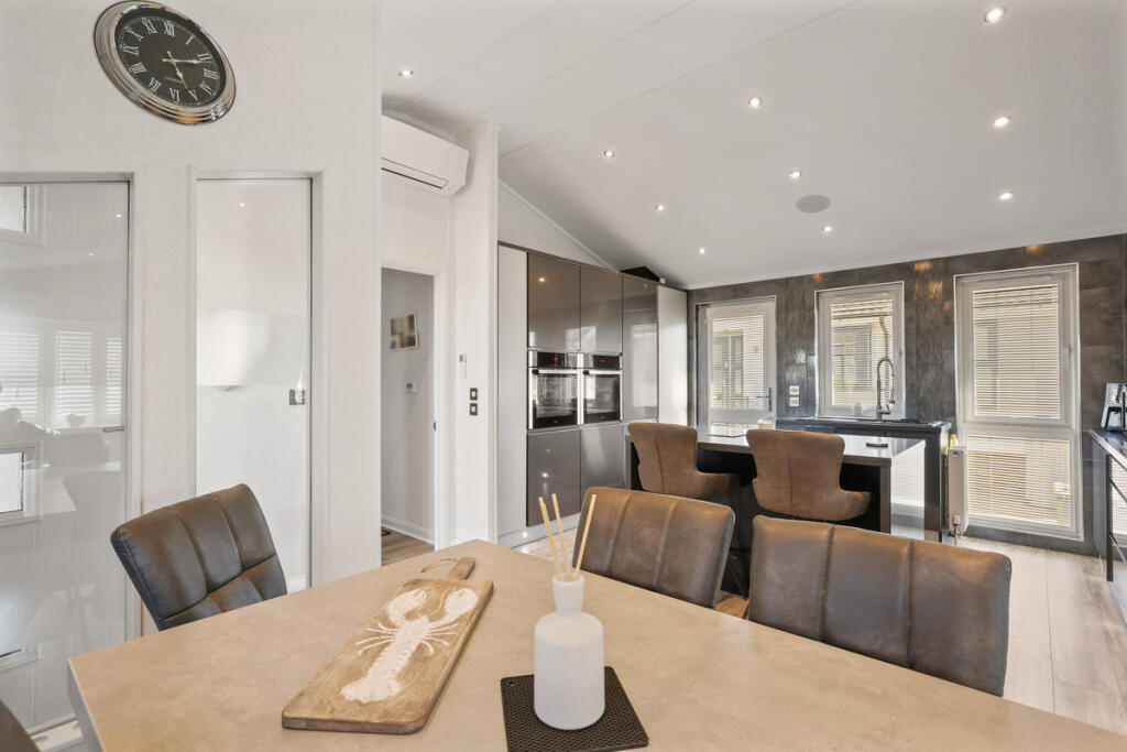 House in Southend-on-Sea - View 3