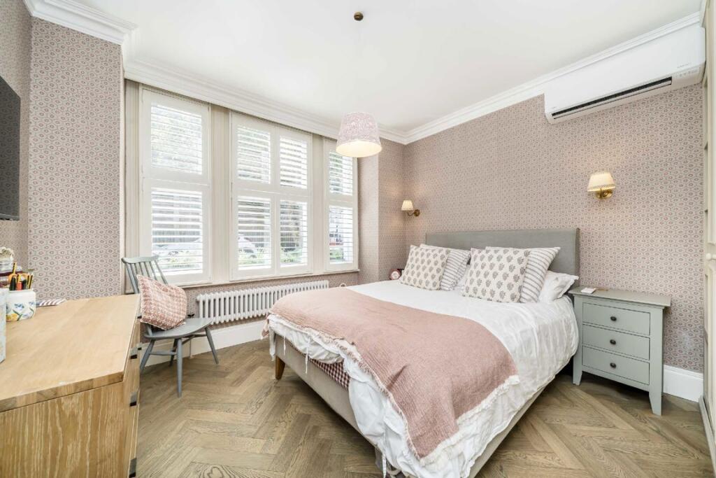 Apartment in London - View 5