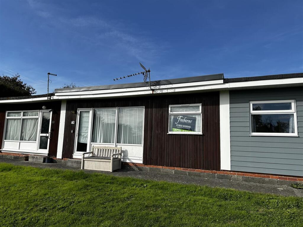 2-bed house on Norton Park, Dartmouth, £65,000