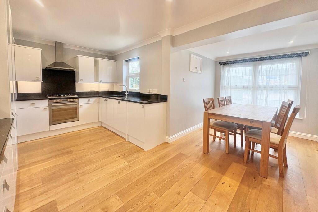 House in Waverley, Farnham - View 4