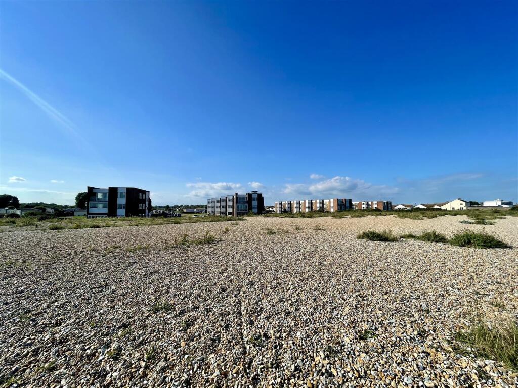 2-bed flat on Timberlaine Road, Pevensey Bay, £260,000