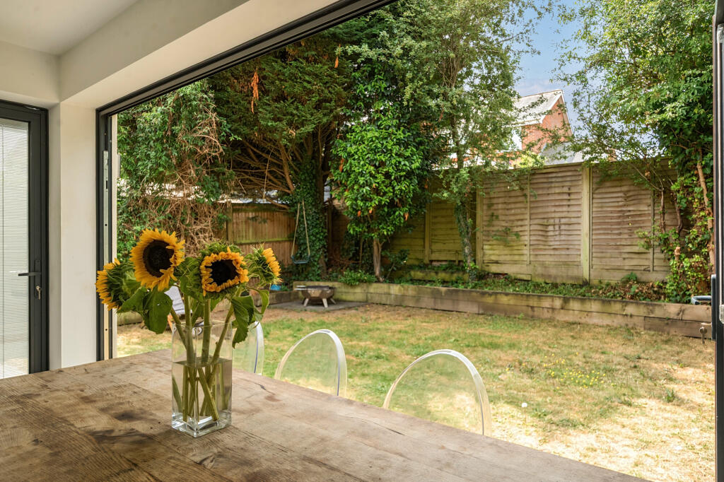 House in Hemel Hempstead - More