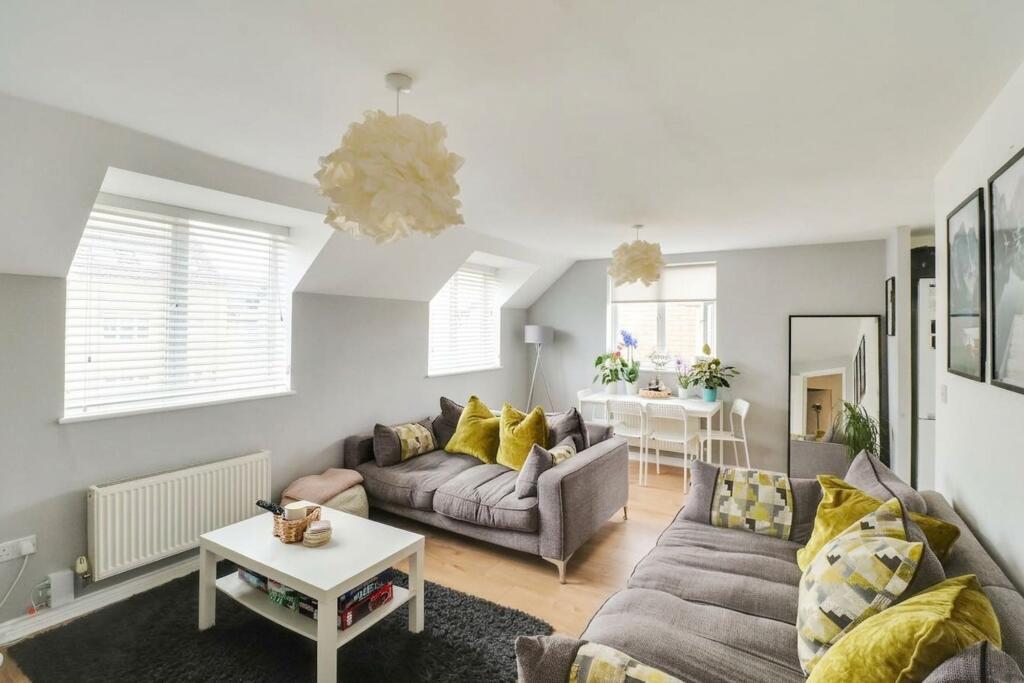 House in St Neots, Eynesbury - More