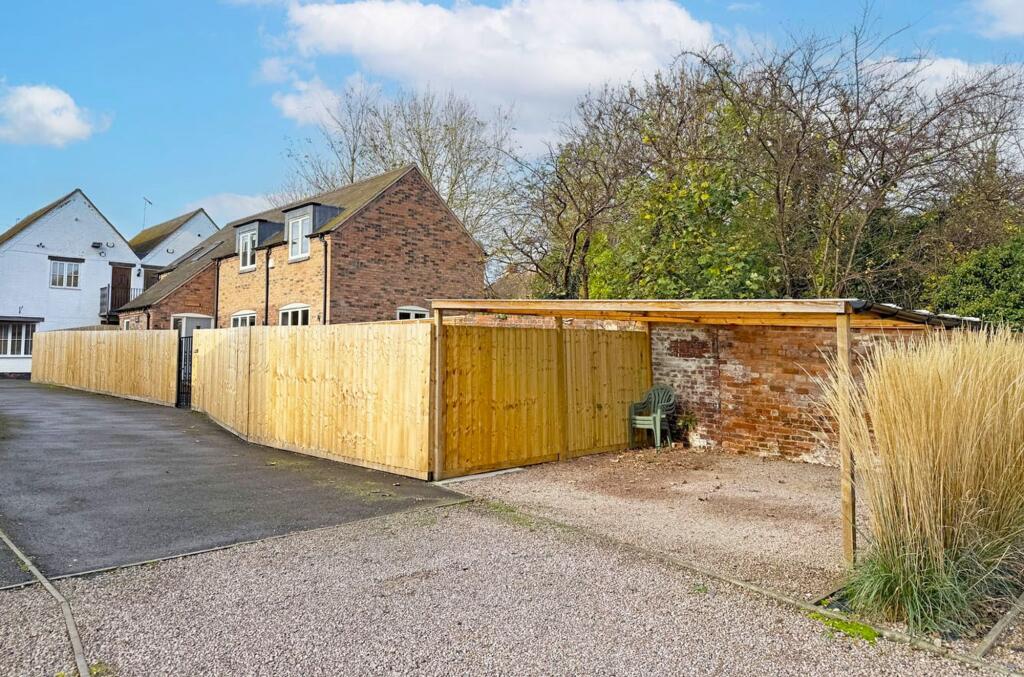 Main image of property: 25C High Street, Pershore, WR10