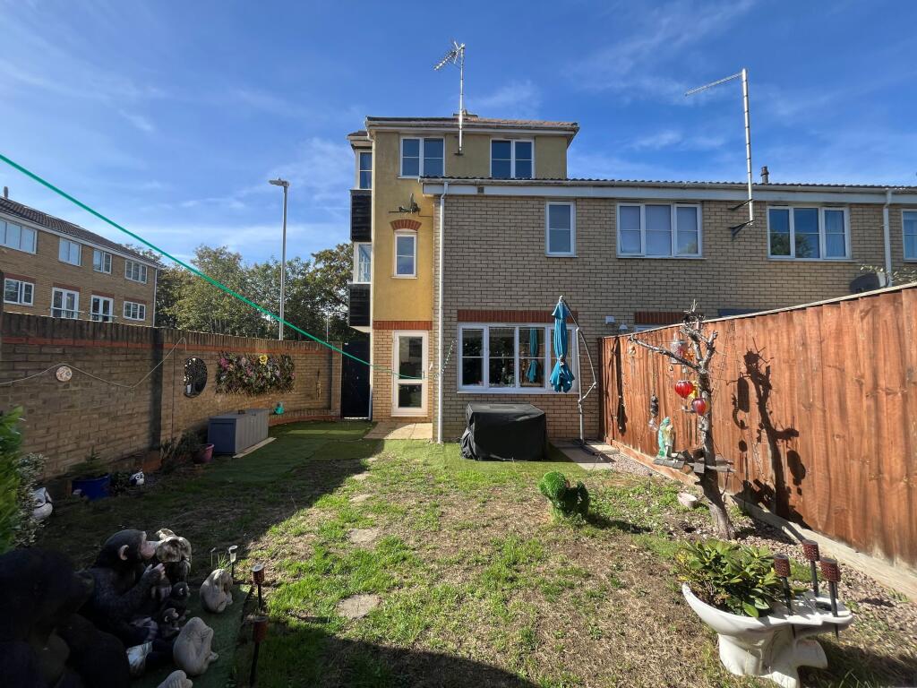 House in Fenland, March - View 4