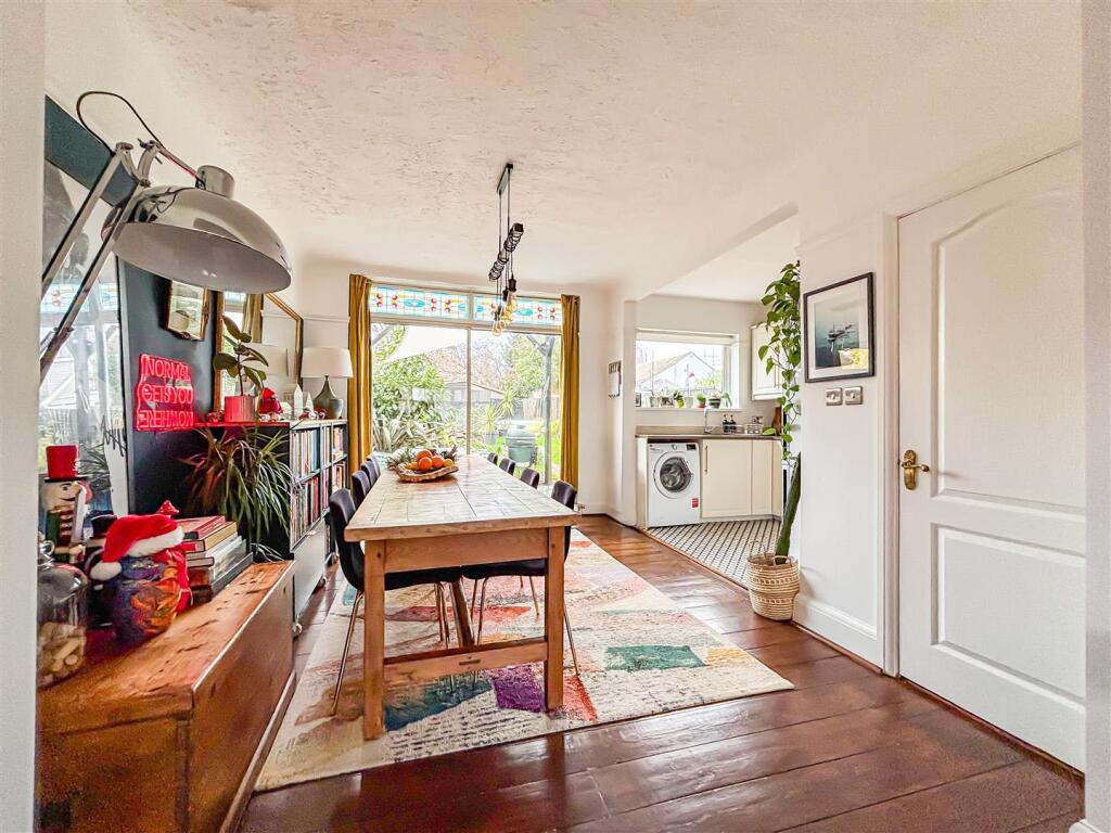 Cheltenham Drive, Leigh-on-Sea photo 3