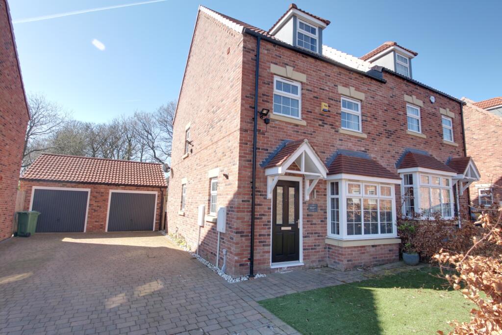 Main image of property: 10 Woodlands Grove, Leeds