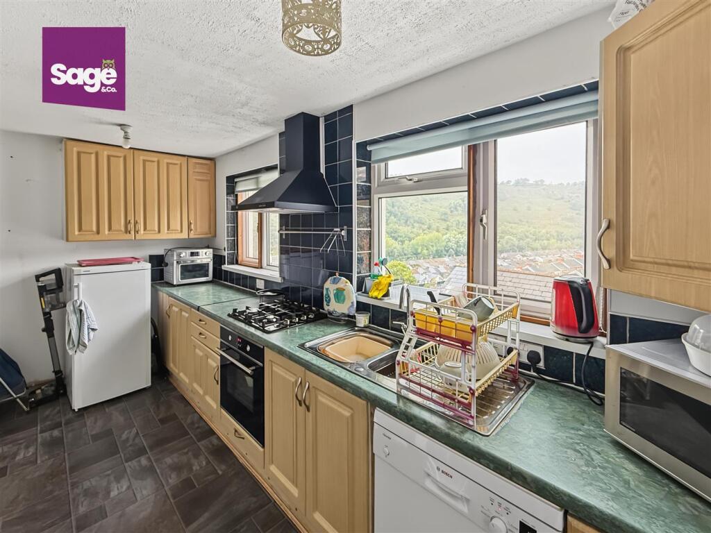 House in Llanhilleth - View 4