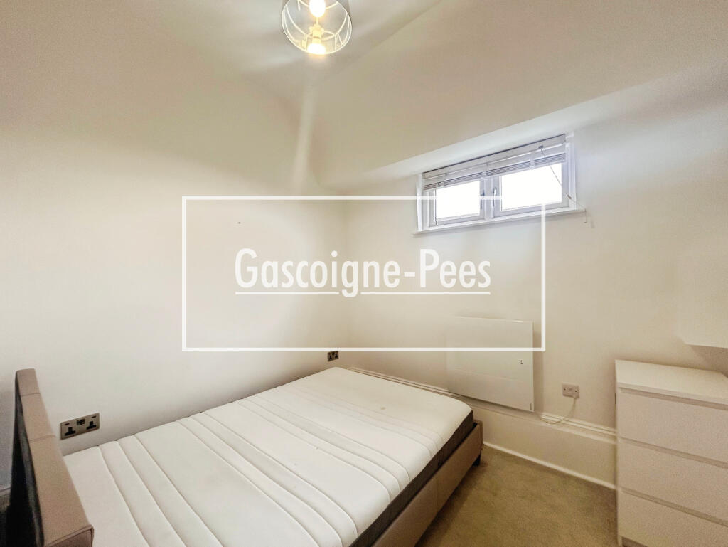 Apartment in Reading - View 5