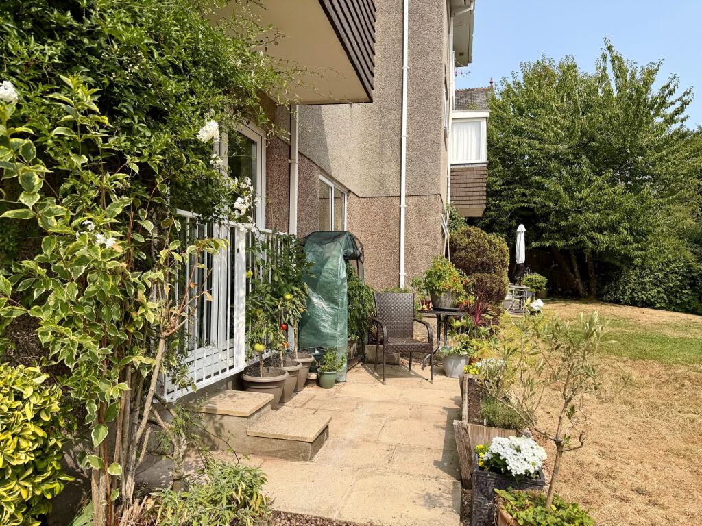 2-bed flat on Jubilee Road, Totnes, TQ9, £220,000