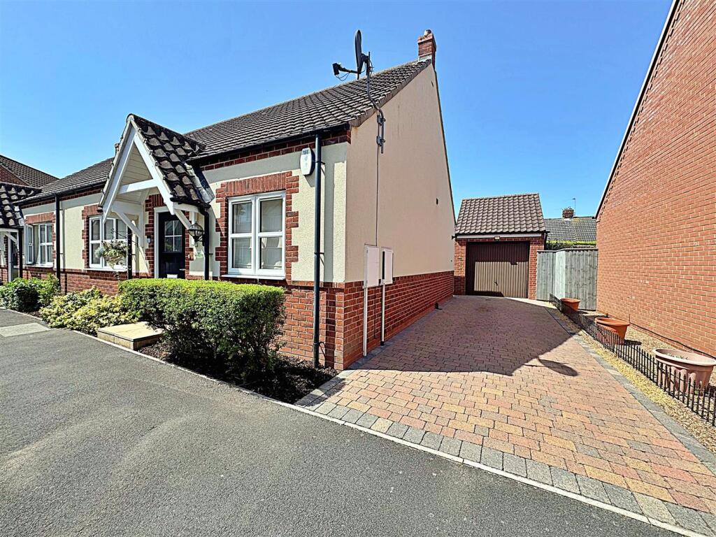Main image of property: Mellor Way, New Waltham, Grimsby, N.E. Lincs, DN36 4GW