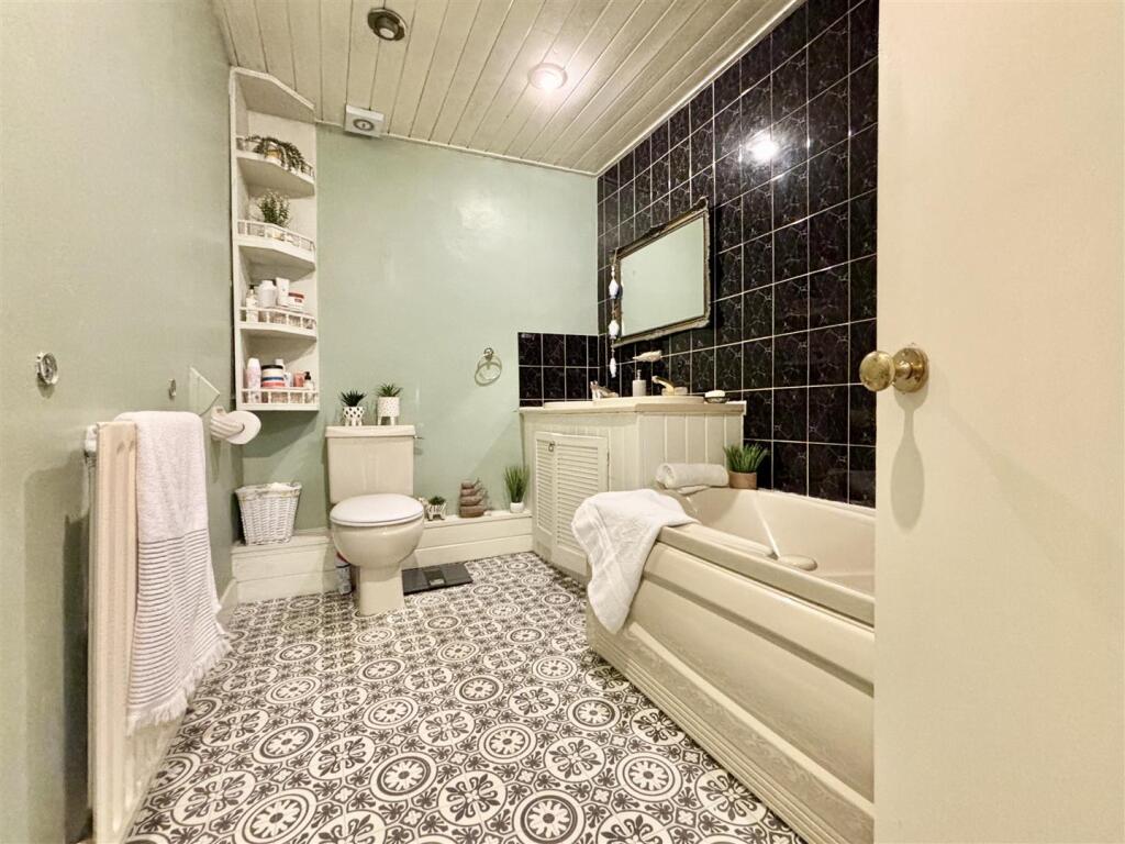 Additional image 18 of Hollybank, Catherine Slack, Queensbury