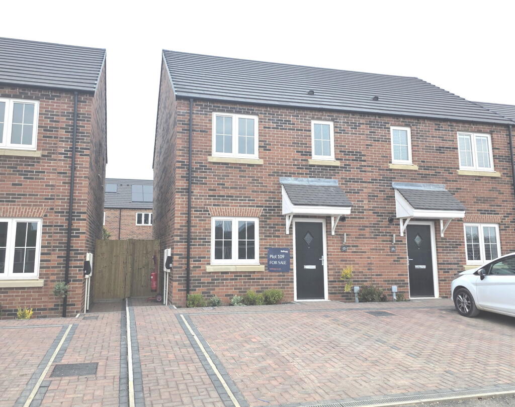 3-bed semi-detached on Bishops Gate, Beverley, HU17, £259,995
