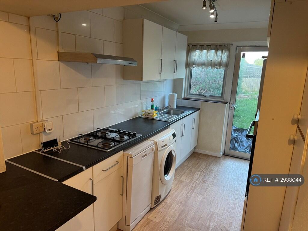 House in Orpington, Leesons, St Paul's Cray - More