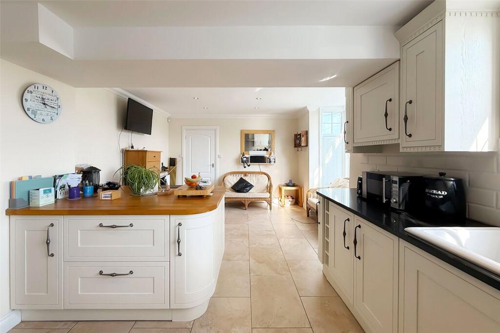 Lyminster Road, Littlehampton, West Sussex photo 4
