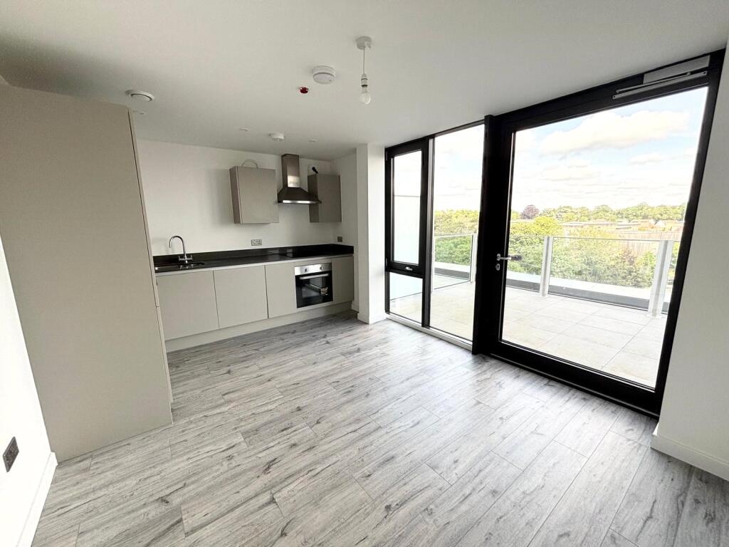 Buckingham Road, Bletchley, Milton Keynes, Buckinghamshire, MK3 photo 2