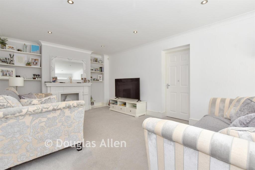 4-bed detached on Elder Avenue, Wickford, Essex, £550,000