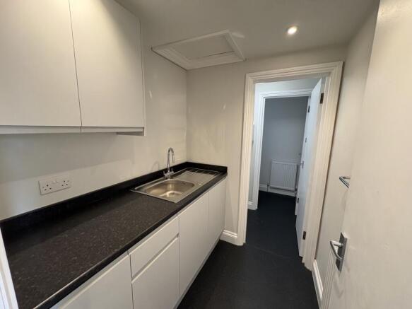Suite 8, kitchen
