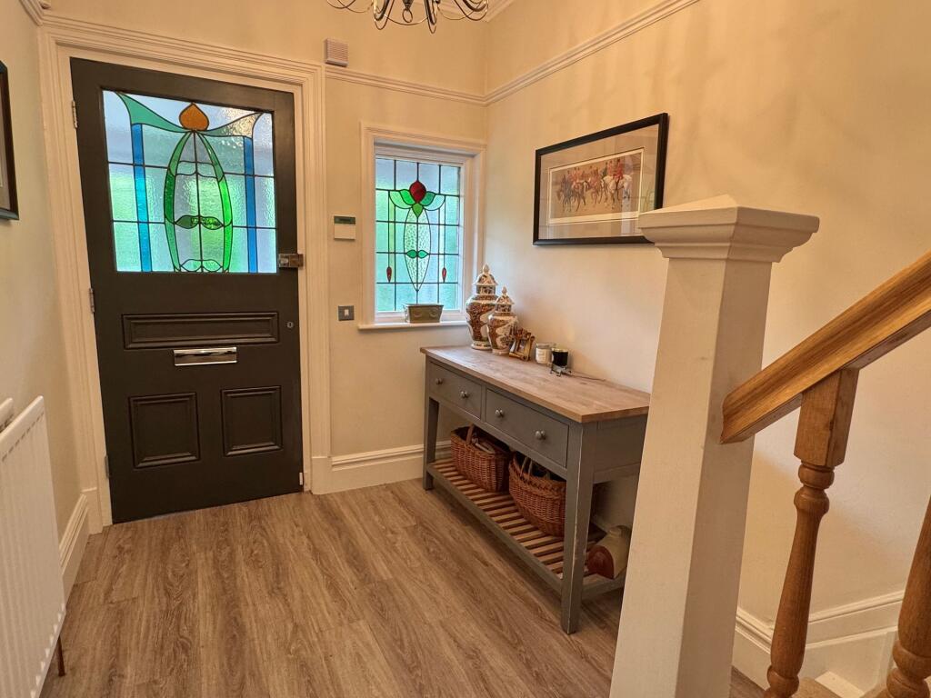 Longhurst Lane, Mellor, SK6 - More
