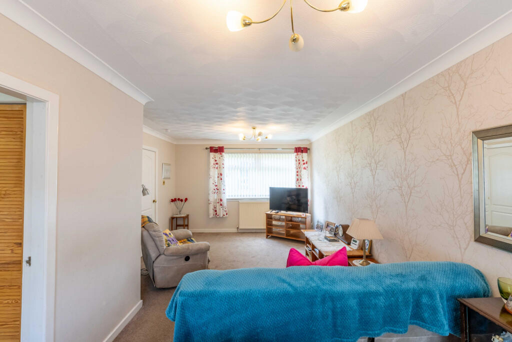House in Motherwell, North Lanarkshire - More