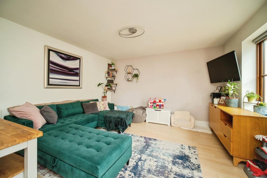 Greenlands Road, Basingstoke - View 6