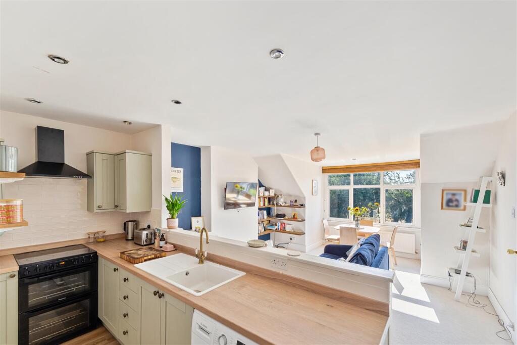Apartment in Weston-super-Mare, Whitecross Village - View 4