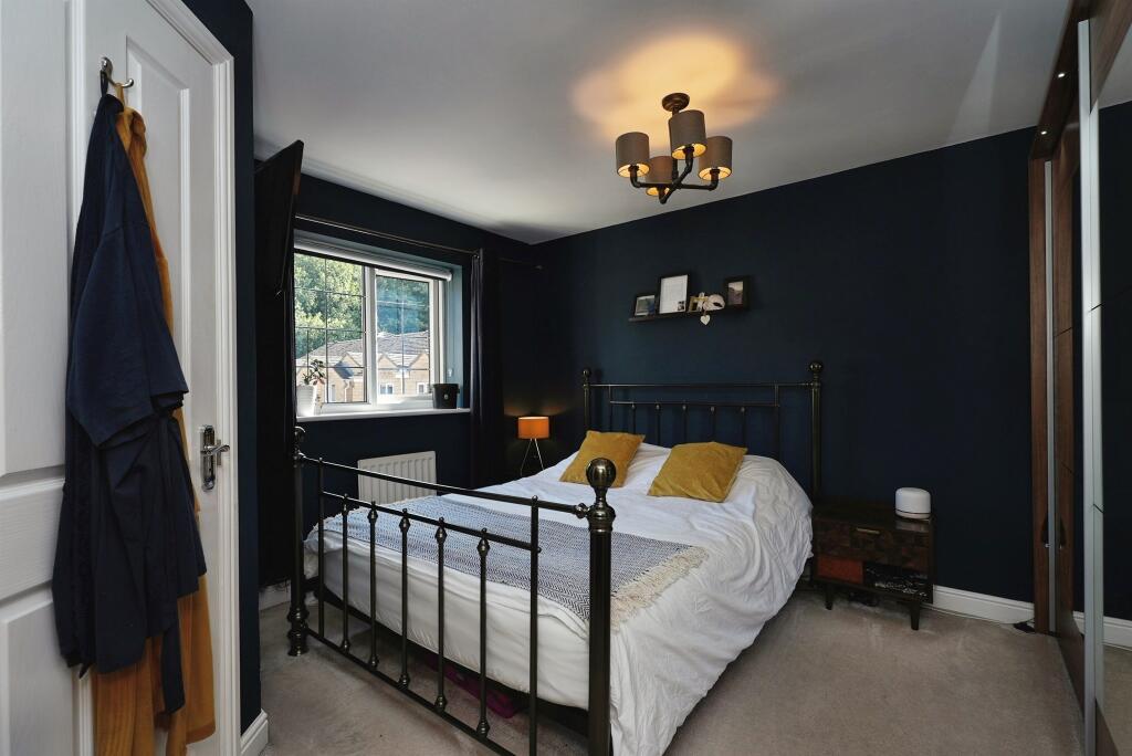 House in Halifax - View 4